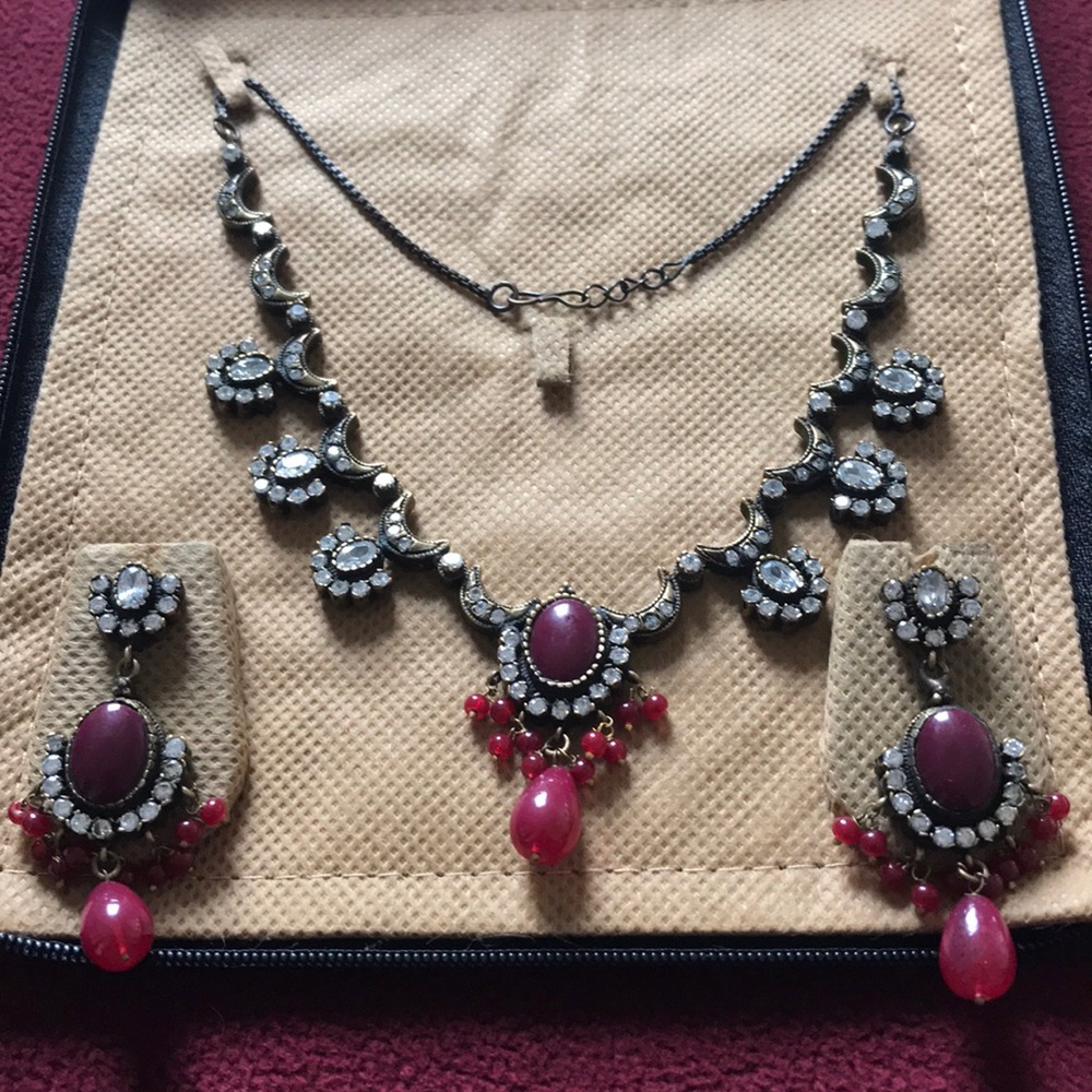 Brand New Antique look Jewelry Set